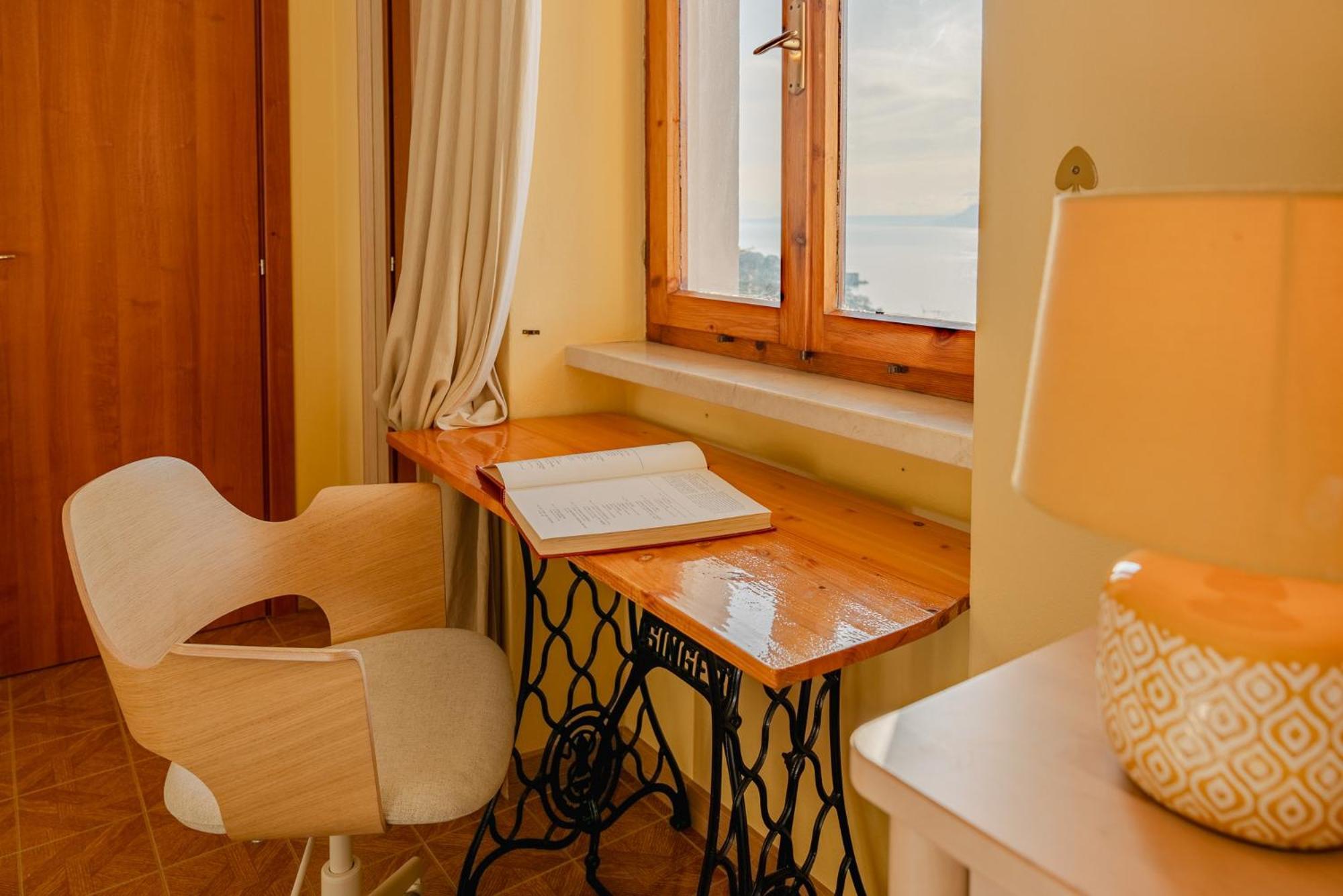 Bed and Breakfast Garda Doma Бренцоне-суль-Гарда Экстерьер фото
