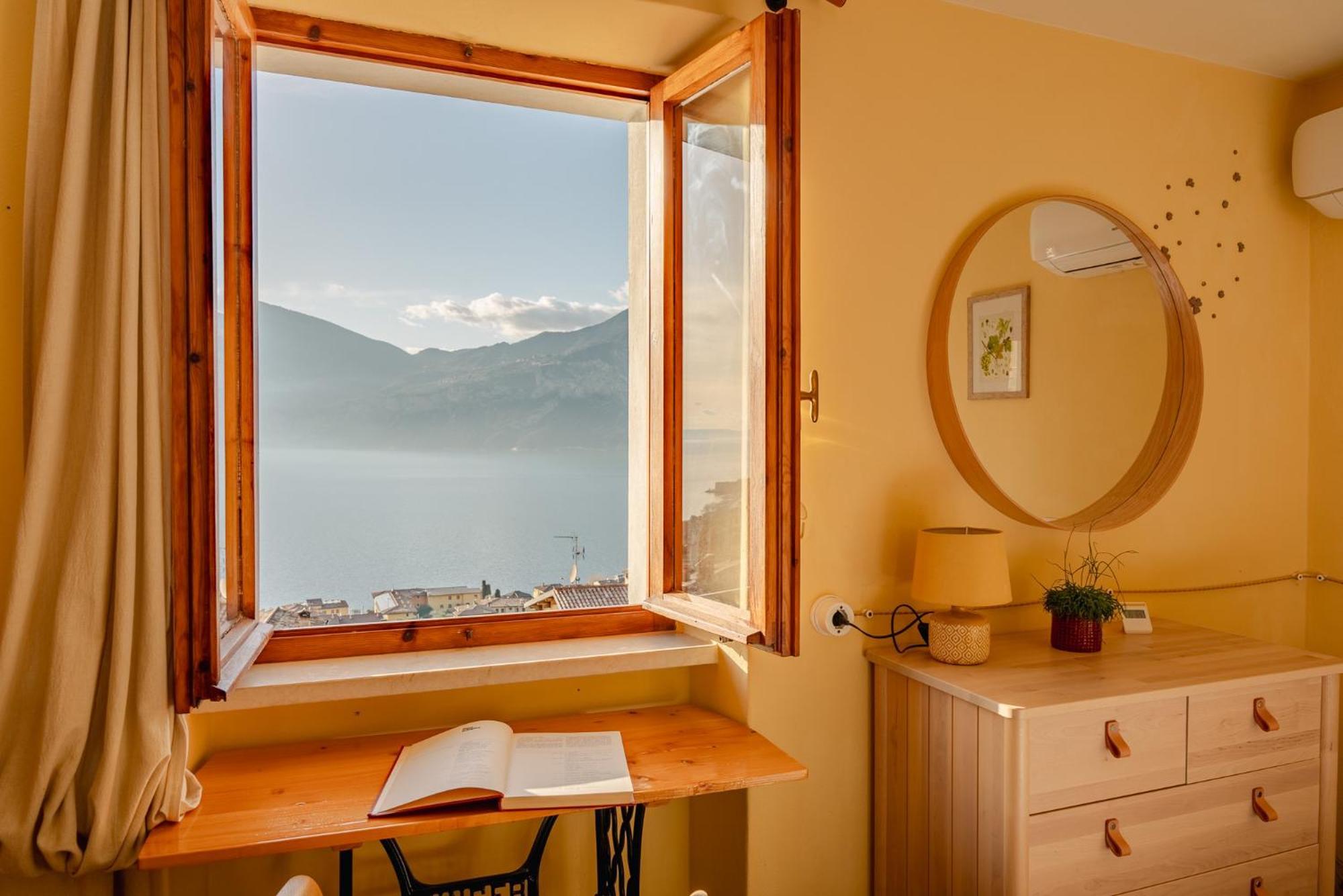 Bed and Breakfast Garda Doma Бренцоне-суль-Гарда Экстерьер фото