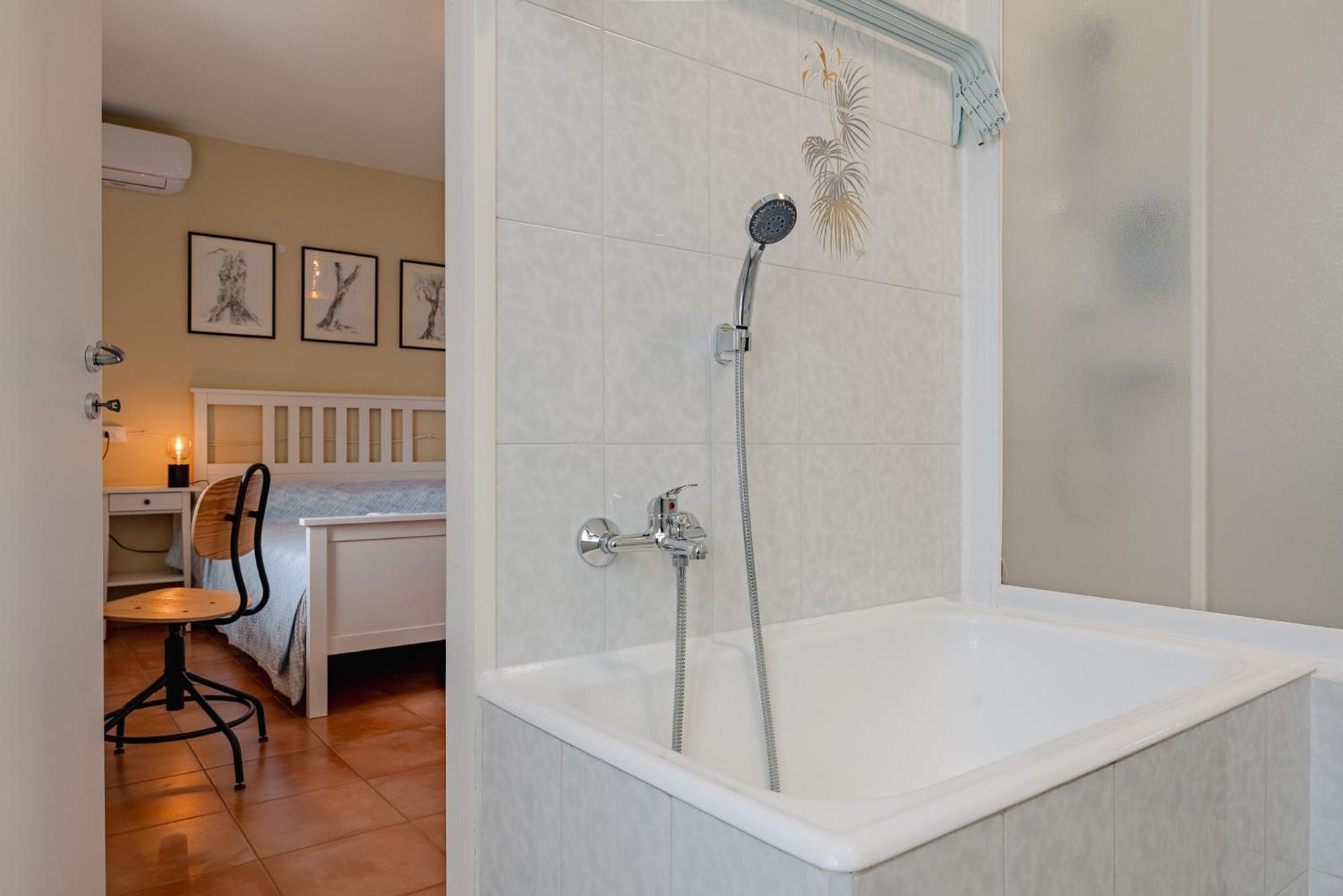 Bed and Breakfast Garda Doma Бренцоне-суль-Гарда Экстерьер фото