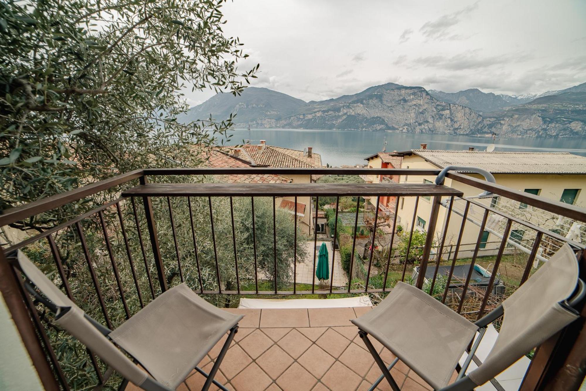 Bed and Breakfast Garda Doma Бренцоне-суль-Гарда Экстерьер фото
